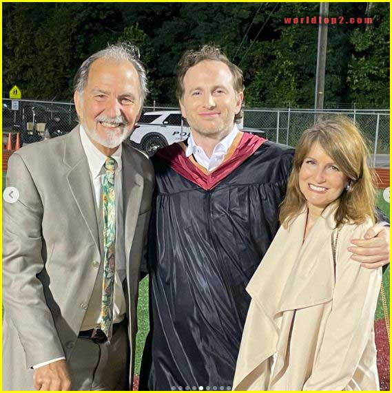 Joe Gebbia with his parents