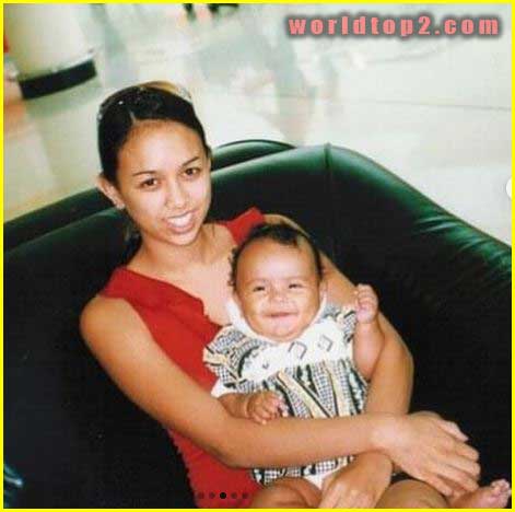 Latisha Clark childhood photo with her mother