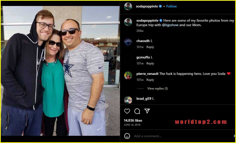 Sodapoppin with his mother and brother