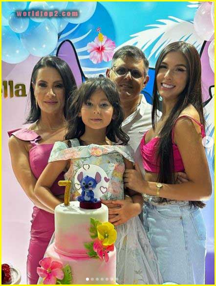 Ana Castela family photo