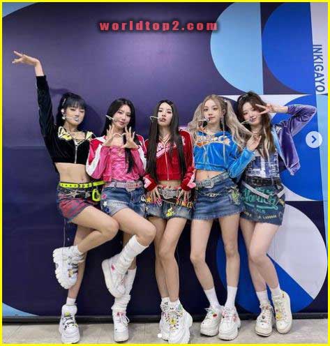 Shuhua with other members of GIDLE