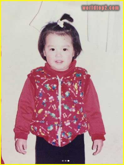 Kim Ji-won childhood photo