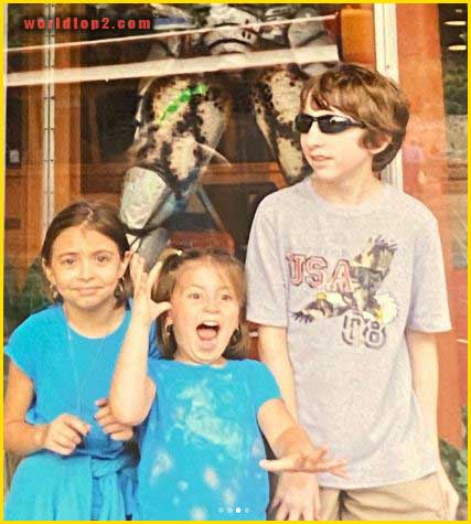 Kreekcraft with his two sisters