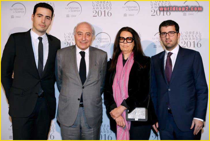 Françoise Bettencourt Meyers with her husband and two sons