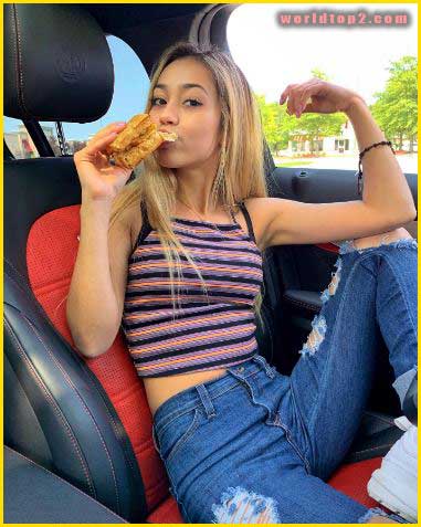 Ivanita Lomeli eating food