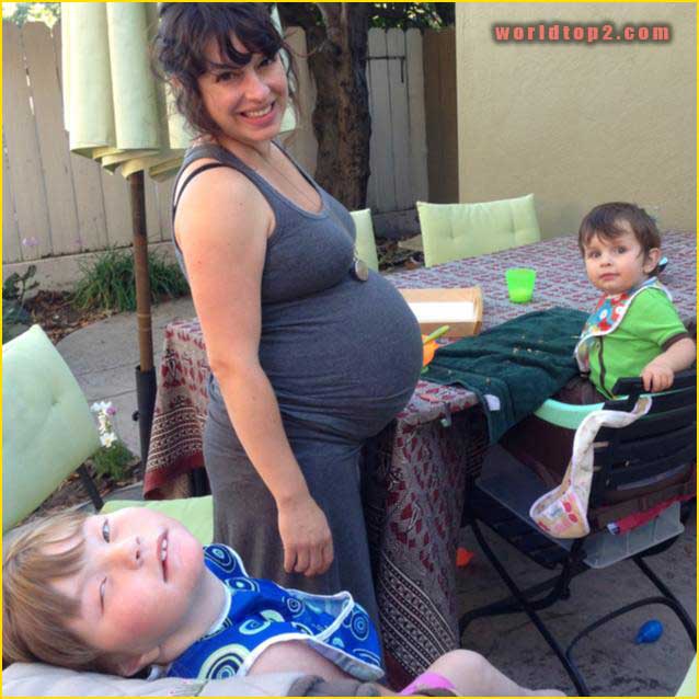 Christin Hinojosa with her children