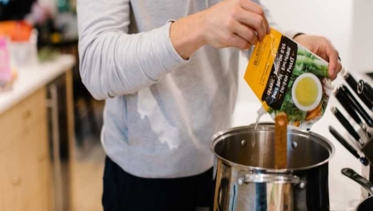 How long does bone broth last in the fridge?