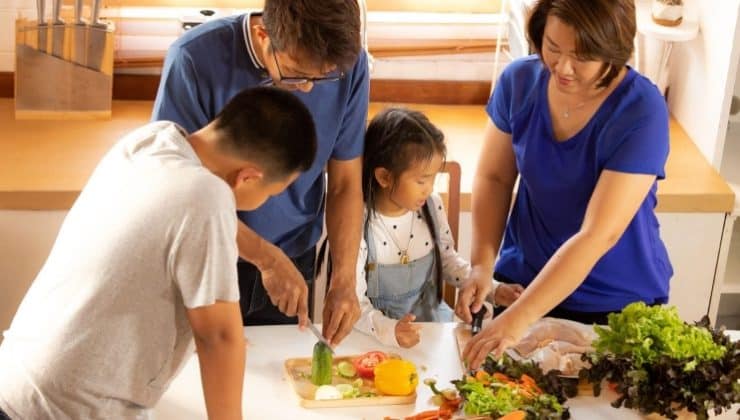 Stretching a Buck Frugal Living Lifestyle Tips Recipes DIY Projects Coupons and More